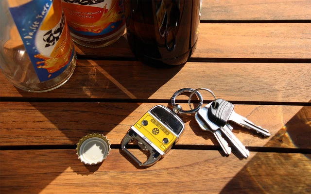 VW Collection T2 Bulli Schlüsselanhänger Mit Flaschenöffner Orange 3 VW Collection T2 Bulli Schlüsselanhänger Mit Flaschenöffner Orange