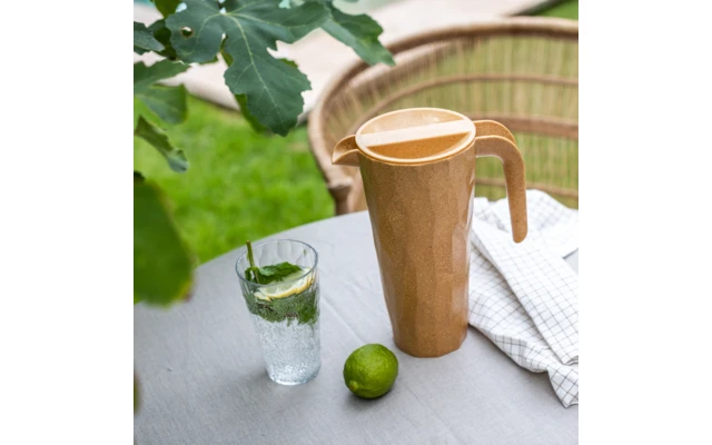 Koziol Club Pitcher Superglas Kanne Mit Deckel 1,5 Liter Nature Wood 4 Koziol Club Pitcher Superglas Kanne Mit Deckel 1,5 Liter Nature Wood – Bild 2