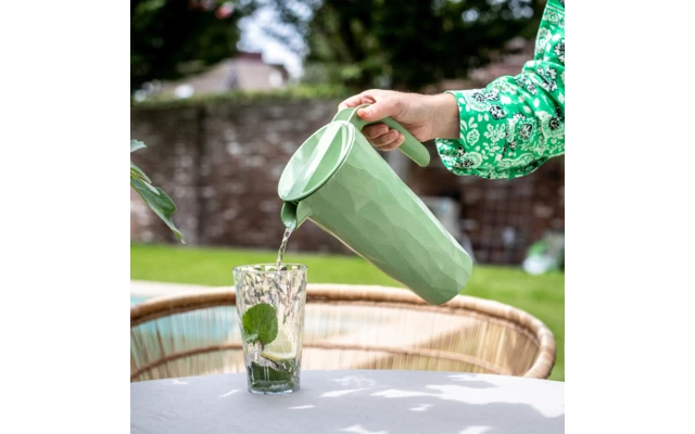 Koziol Club Pitcher Superglas Kanne Mit Deckel 1,5 Liter Nature Wood 6 Koziol Club Pitcher Superglas Kanne Mit Deckel 1,5 Liter Nature Wood – Bild 4