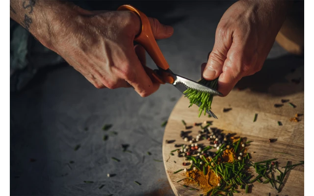 Fiskars Classic Küchenschere 18 Cm 4 Fiskars Classic Küchenschere 18 Cm – Bild 2